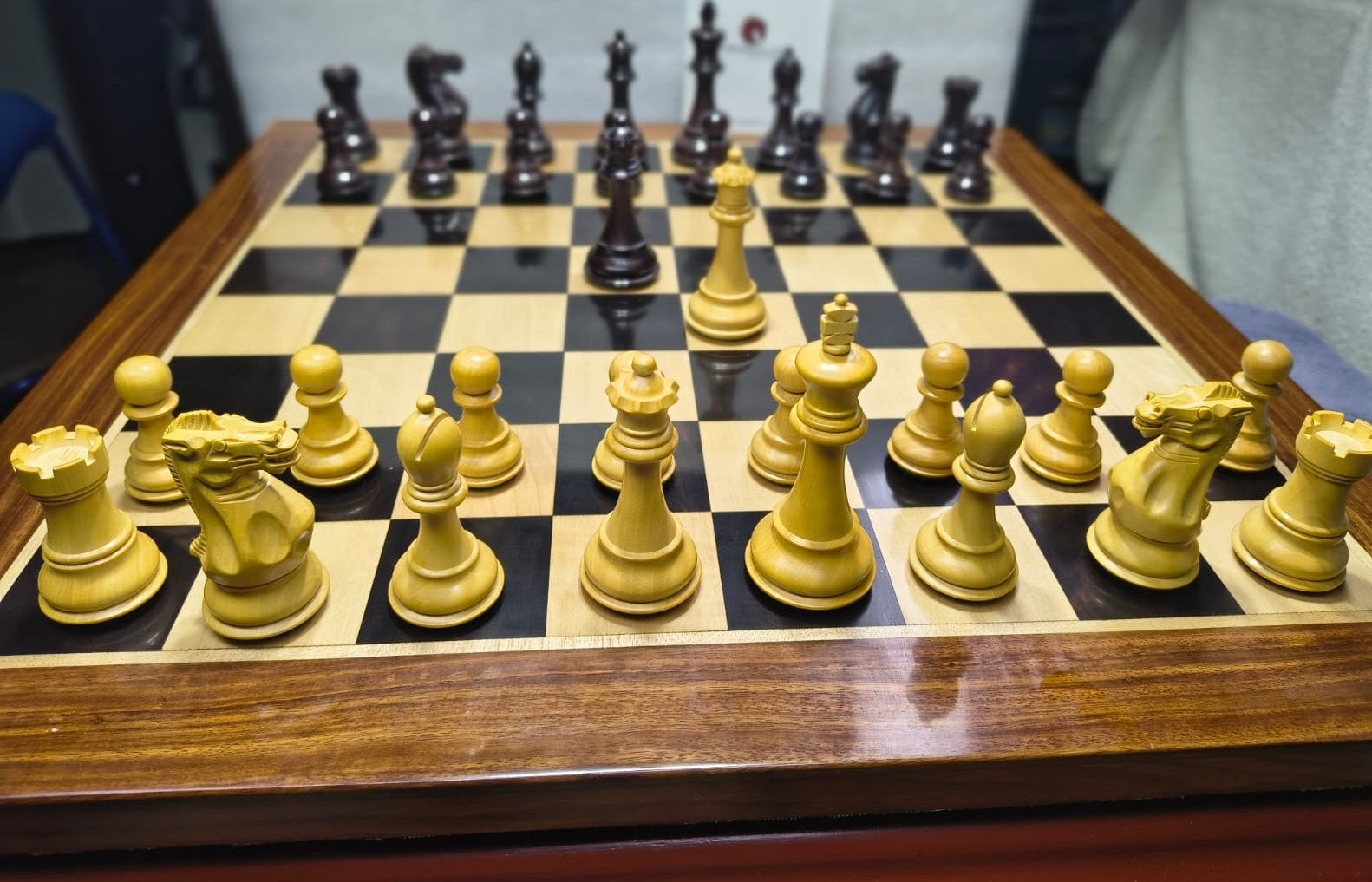 Ajedrez Staunton 4" en Rosewood y Boxwood | ChessBazaar | Ajedrez Alta Gama