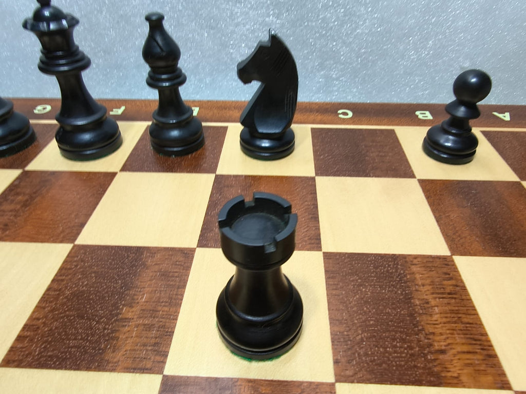 Piezas de Ajedrez Staunton Estilo Alemán 3.75" Boxwood y Ebonizado, Usado