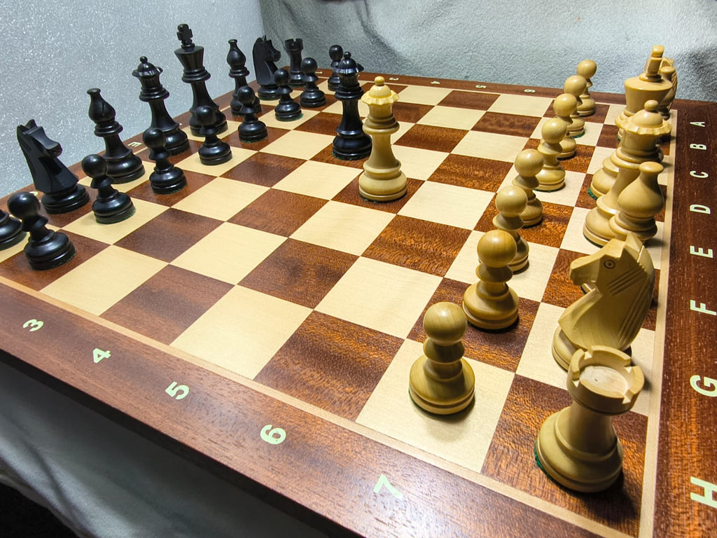 Piezas de Ajedrez Staunton Estilo Alemán 3.75" Boxwood y Ebonizado, Usado