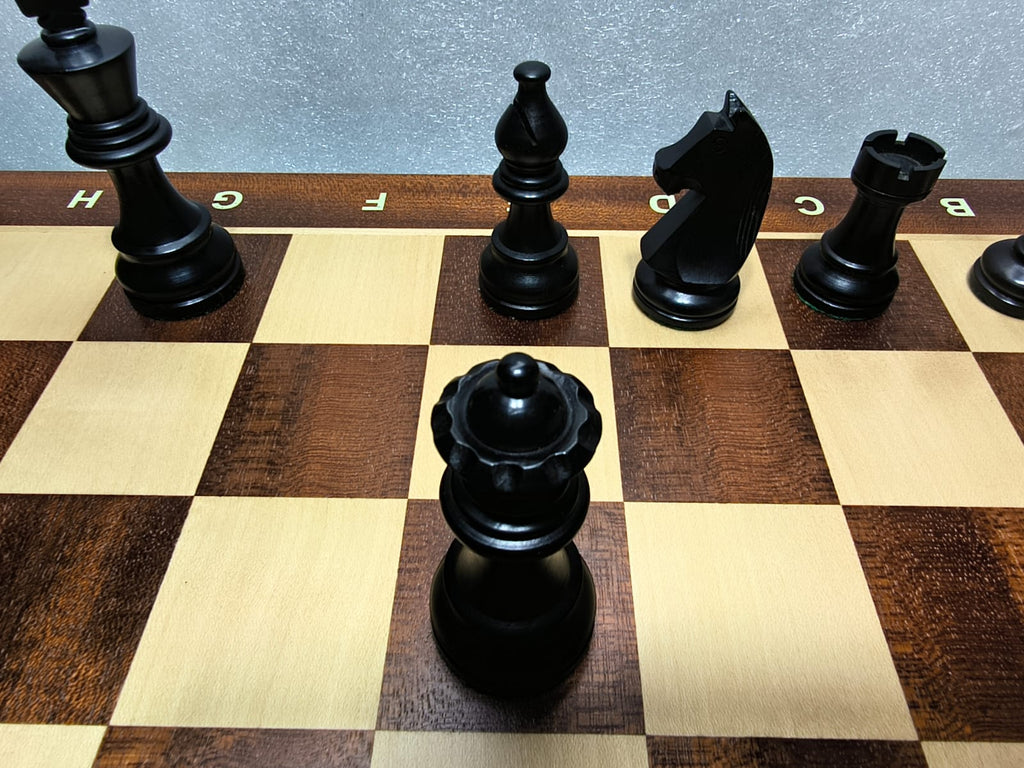 Piezas de Ajedrez Staunton Estilo Alemán 3.75" Boxwood y Ebonizado, Usado