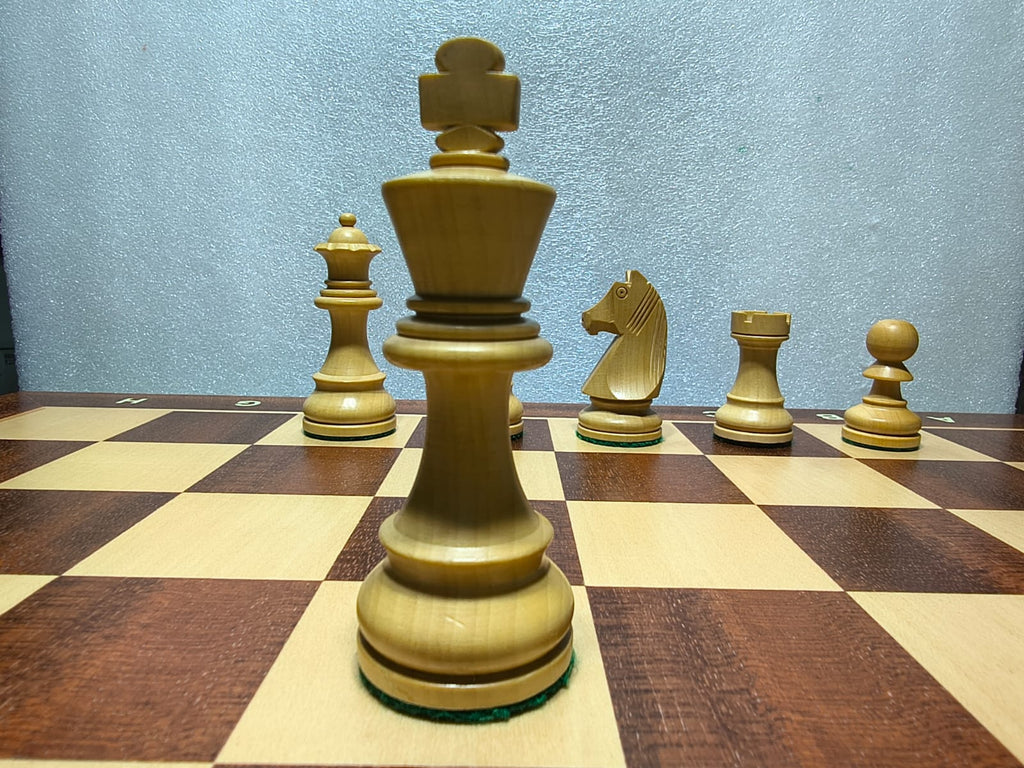 Piezas de Ajedrez Staunton Estilo Alemán 3.75" Boxwood y Ebonizado, Usado