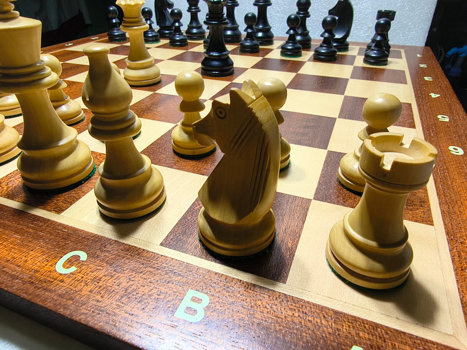 Piezas de Ajedrez Staunton Estilo Alemán 3.75" Boxwood y Ebonizado, Usado