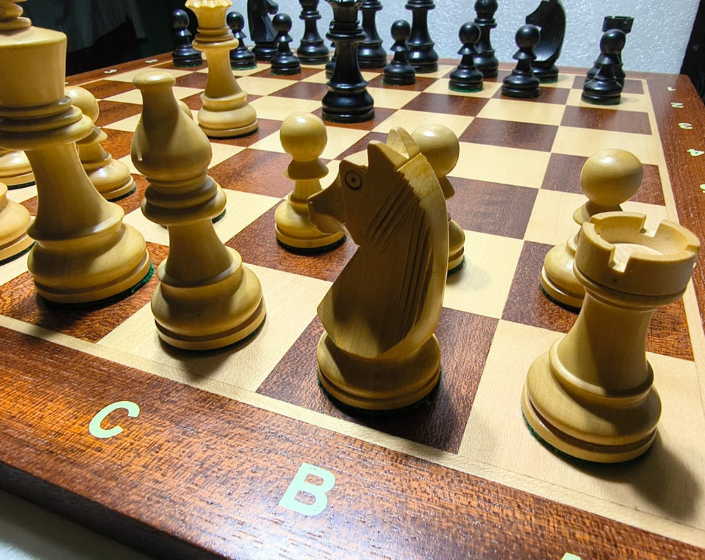 Piezas de Ajedrez Staunton Estilo Alemán 3.75" Boxwood y Ebonizado, Usado