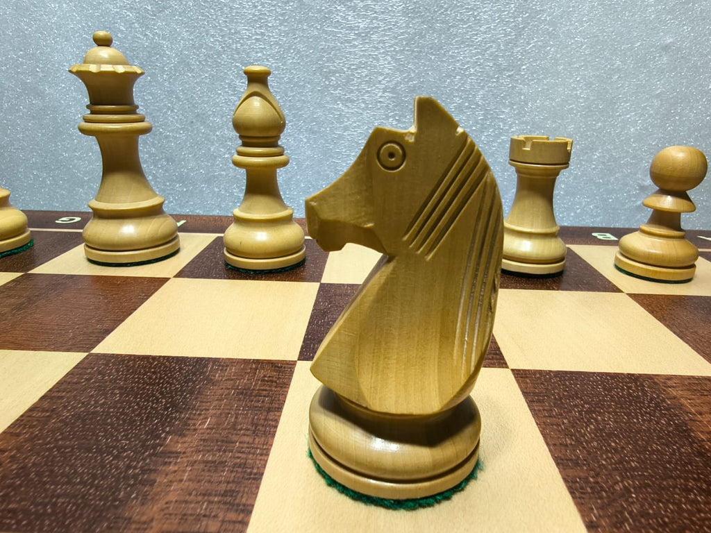 Piezas de Ajedrez Staunton Estilo Alemán 3.75" Boxwood y Ebonizado, Usado