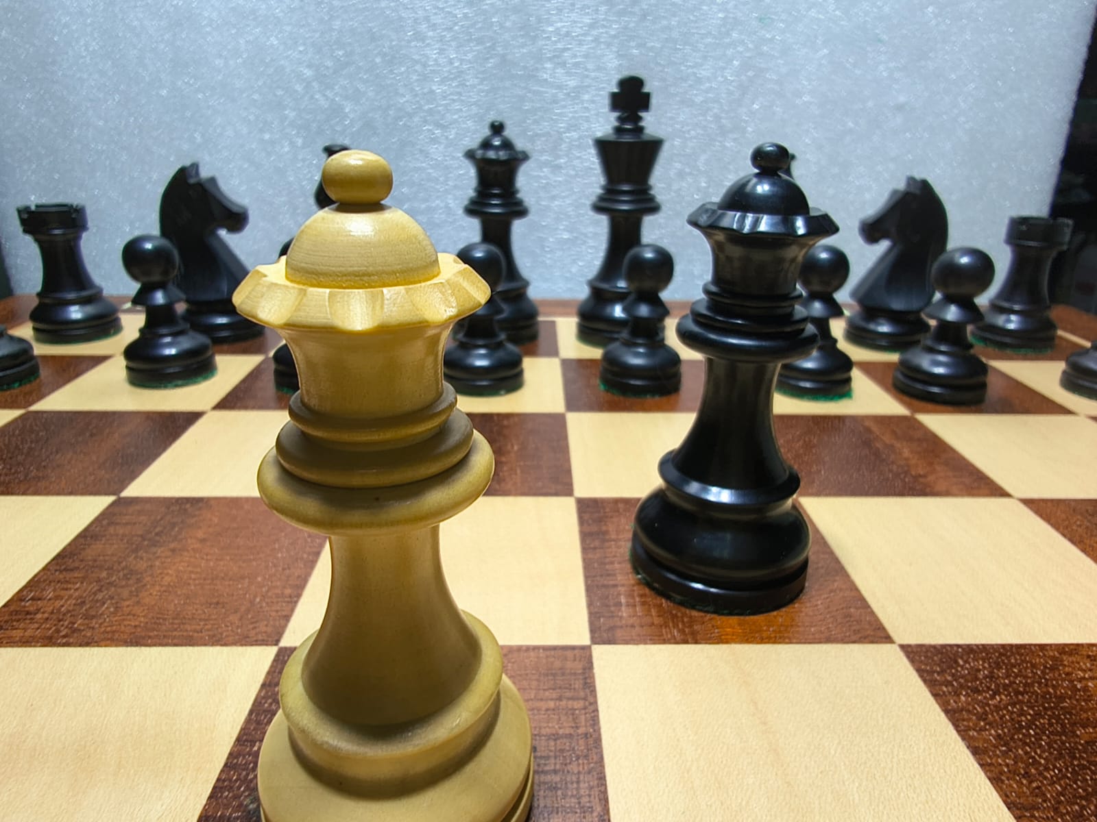 Piezas de Ajedrez Staunton Estilo Alemán 3.75" Boxwood y Ebonizado, Usado
