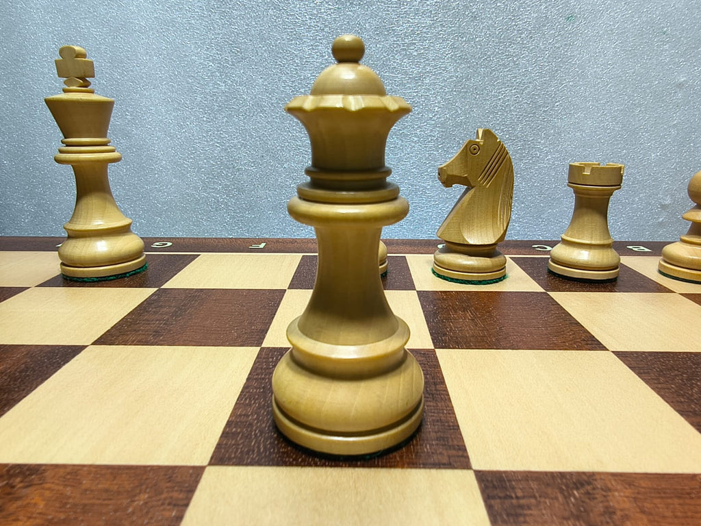 Piezas de Ajedrez Staunton Estilo Alemán 3.75" Boxwood y Ebonizado, Usado