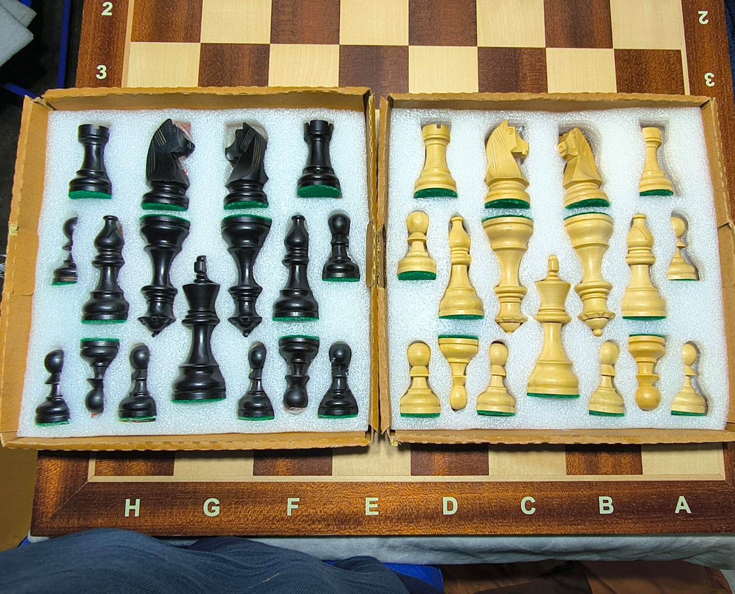 Piezas de Ajedrez Staunton Estilo Alemán 3.75" Boxwood y Ebonizado, Usado