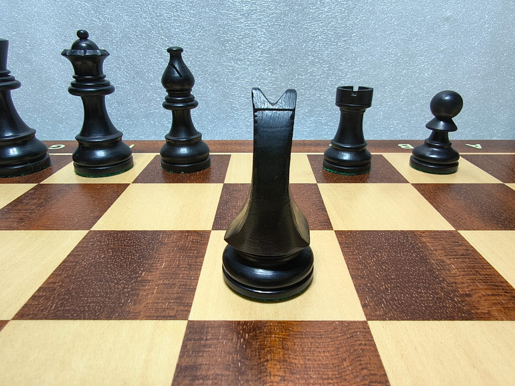 Piezas de Ajedrez Staunton Estilo Alemán 3.75" Boxwood y Ebonizado, Usado