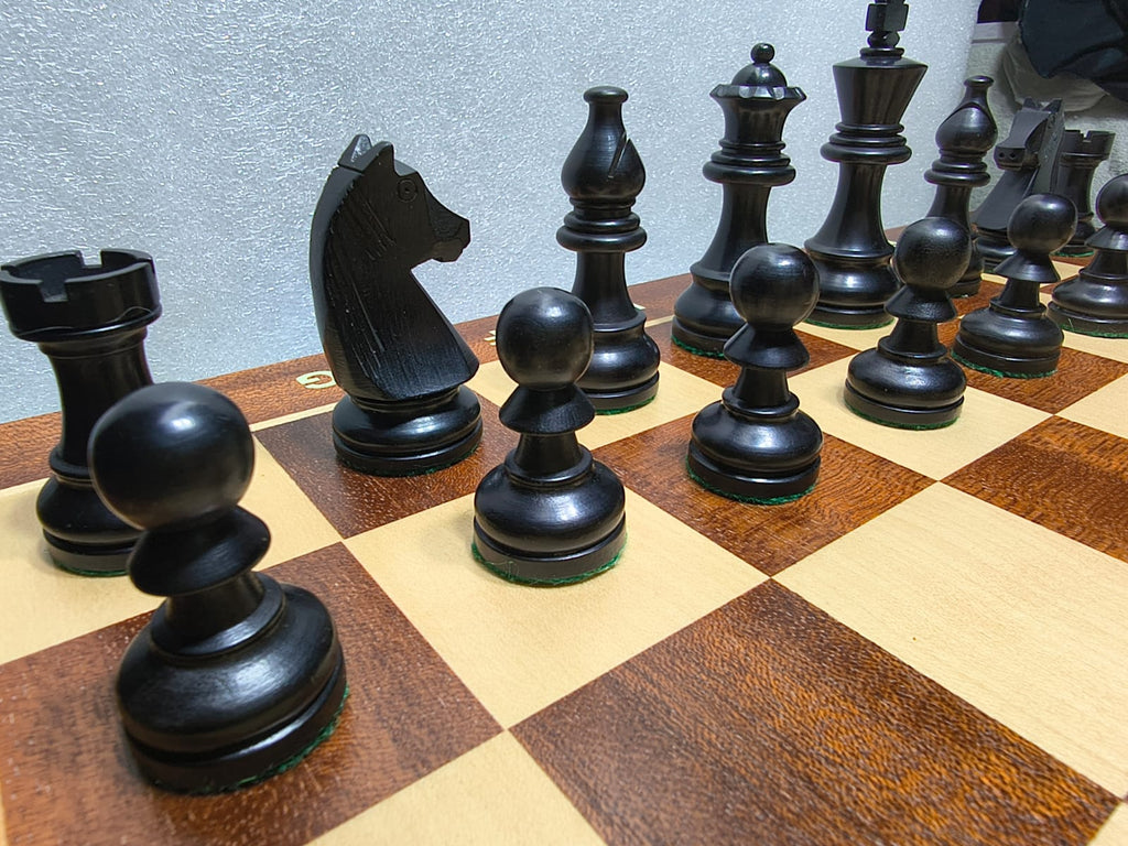 Piezas de Ajedrez Staunton Estilo Alemán 3.75" Boxwood y Ebonizado, Usado