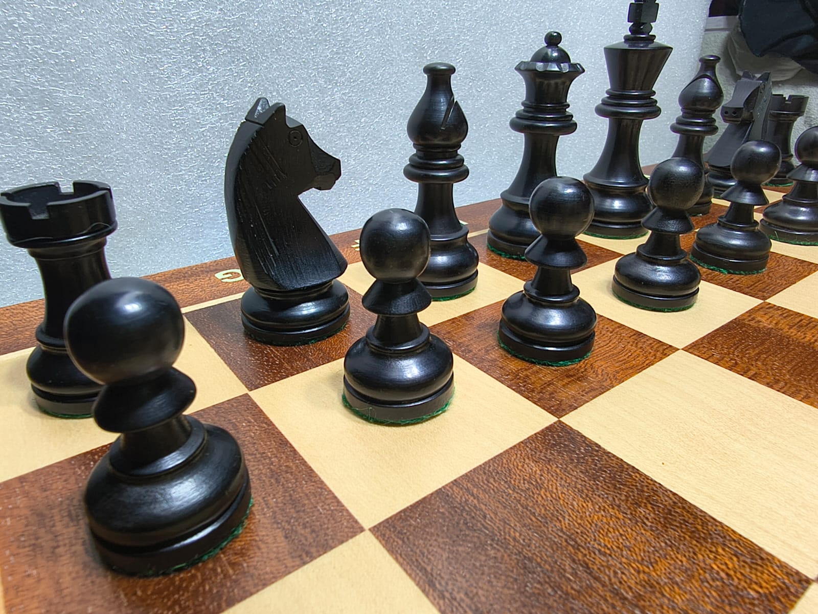 Piezas de Ajedrez Staunton Estilo Alemán 3.75" Boxwood y Ebonizado, Usado
