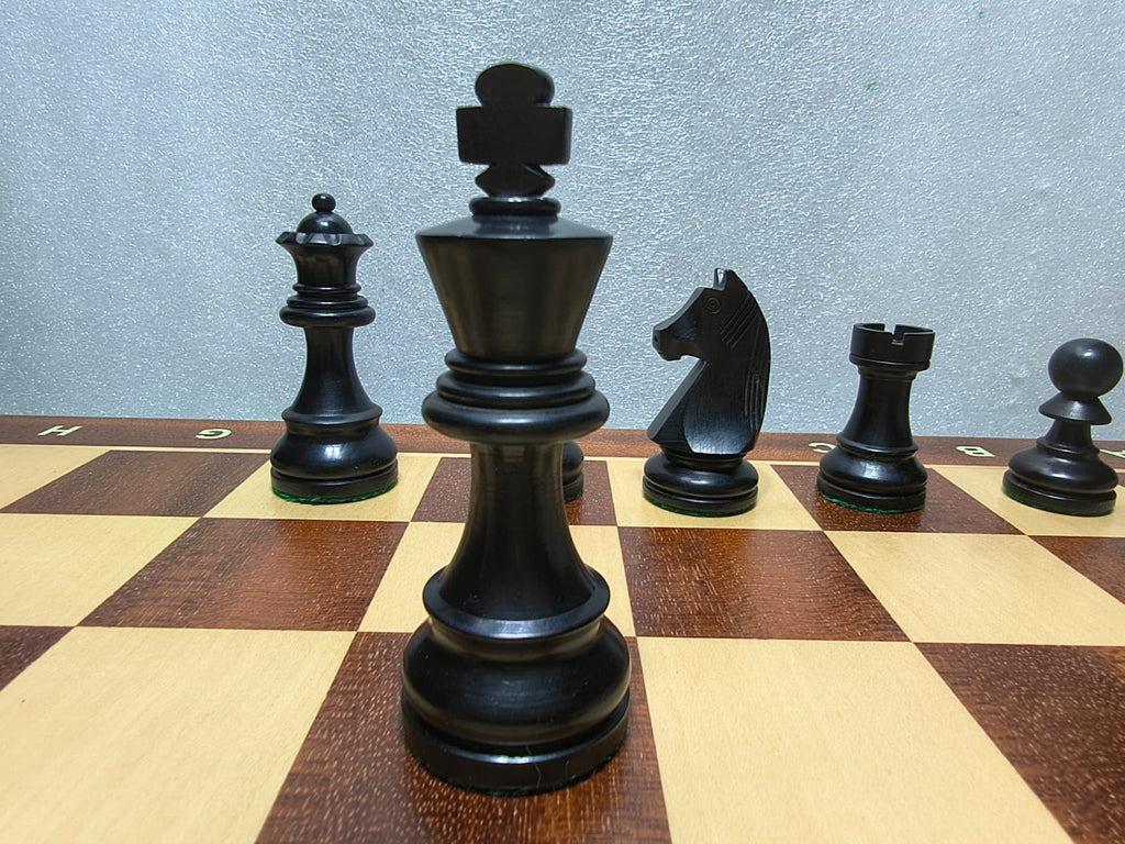 Piezas de Ajedrez Staunton Estilo Alemán 3.75" Boxwood y Ebonizado, Usado