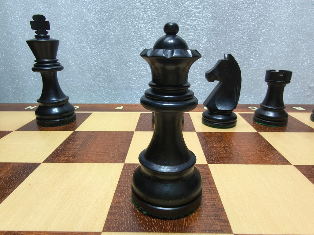 Piezas de Ajedrez Staunton Estilo Alemán 3.75" Boxwood y Ebonizado, Usado