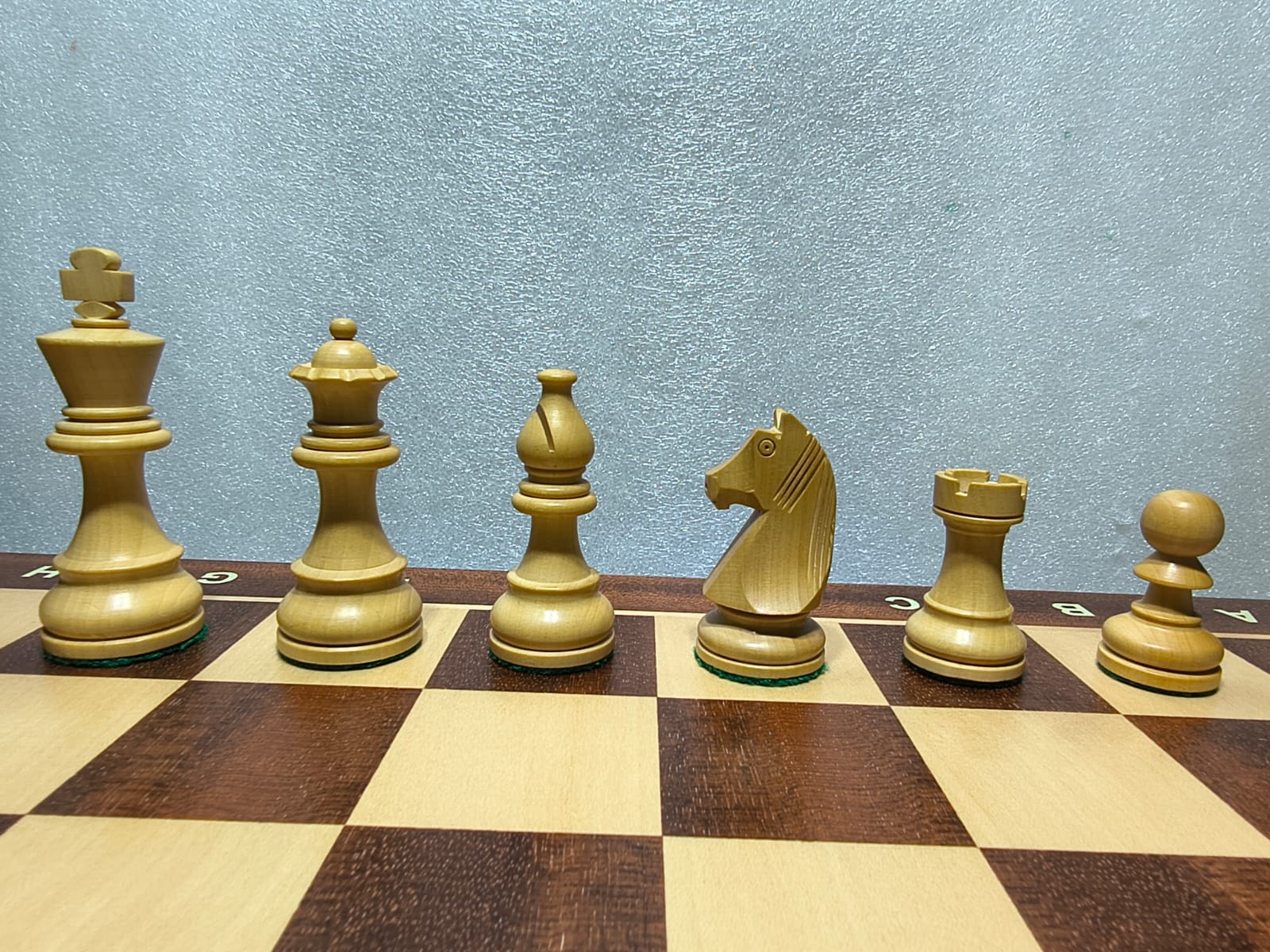 Piezas de Ajedrez Staunton Estilo Alemán 3.75" Boxwood y Ebonizado, Usado