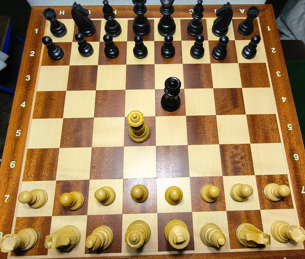 Piezas de Ajedrez Staunton Estilo Alemán 3.75" Boxwood y Ebonizado, Usado