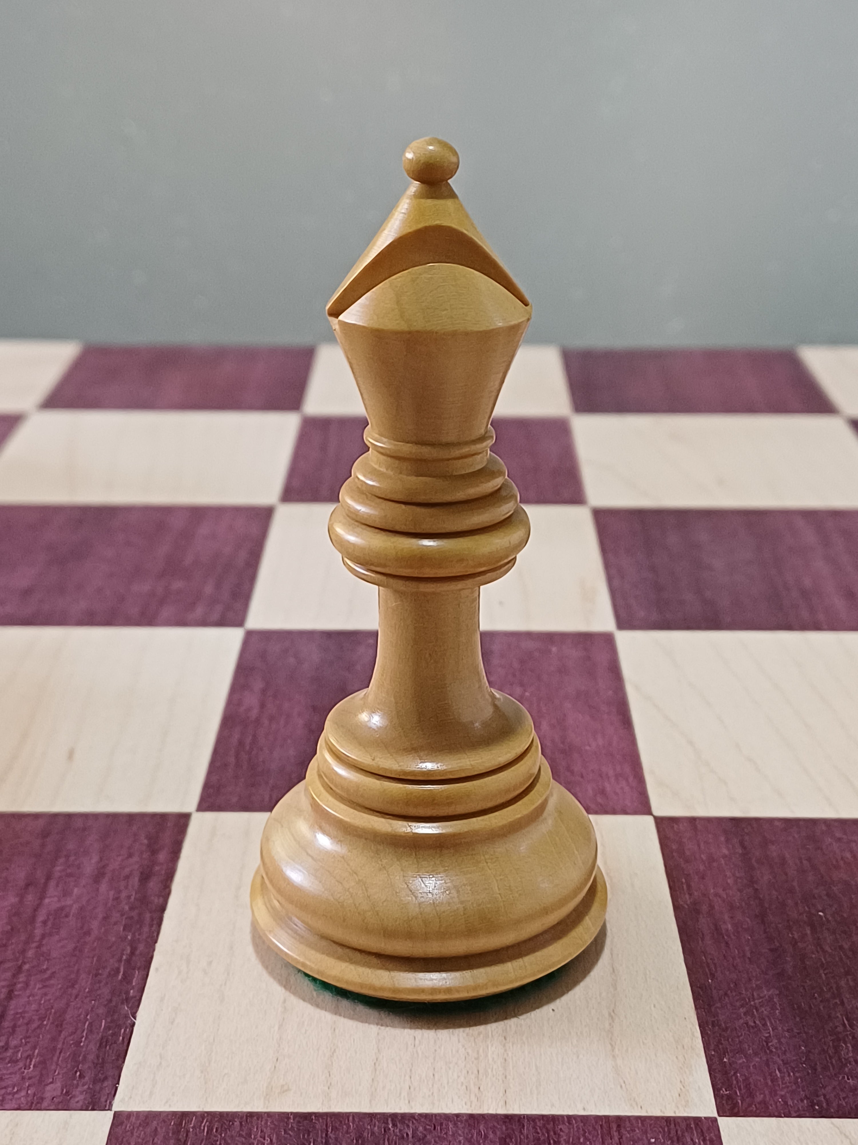Ajedrez de Lujo Tilted Knight 4.5" | Rosewood (Padauk Africano) y Boj | Royal Chess Mall | Impecable!