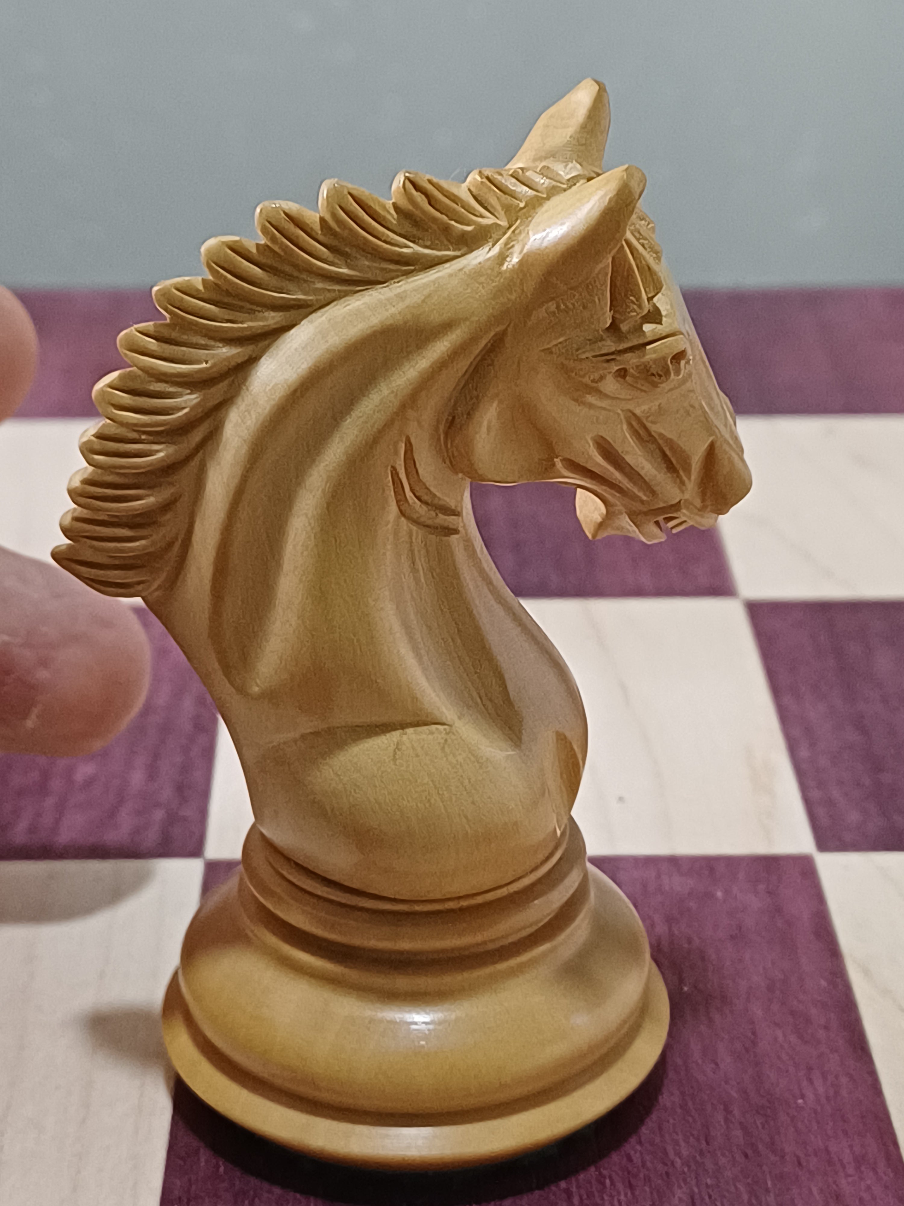 Ajedrez de Lujo Tilted Knight 4.5" | Rosewood (Padauk Africano) y Boj | Royal Chess Mall | Impecable!