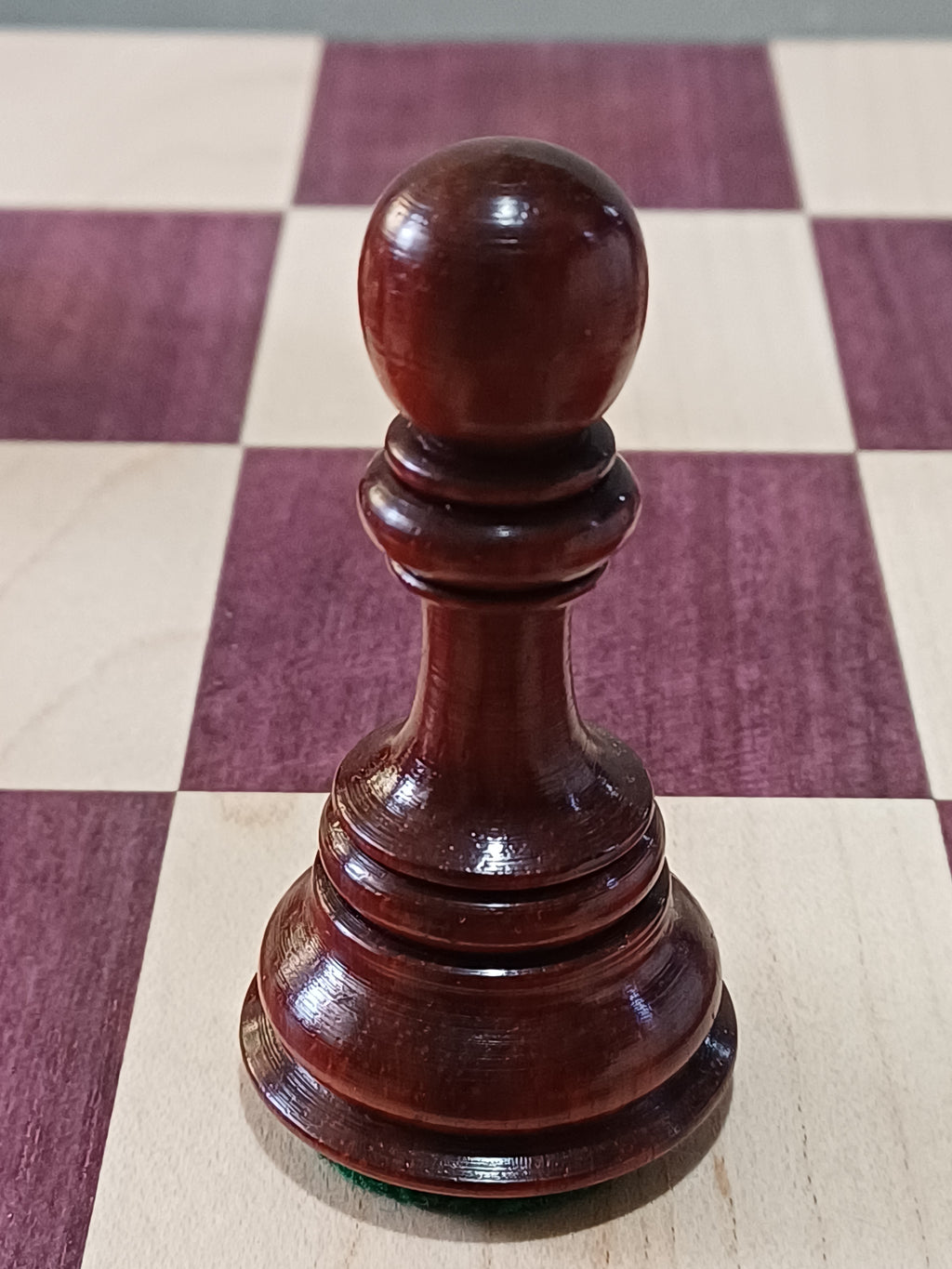 Ajedrez de Lujo Tilted Knight 4.5" | Rosewood (Padauk Africano) y Boj | Royal Chess Mall | Impecable!