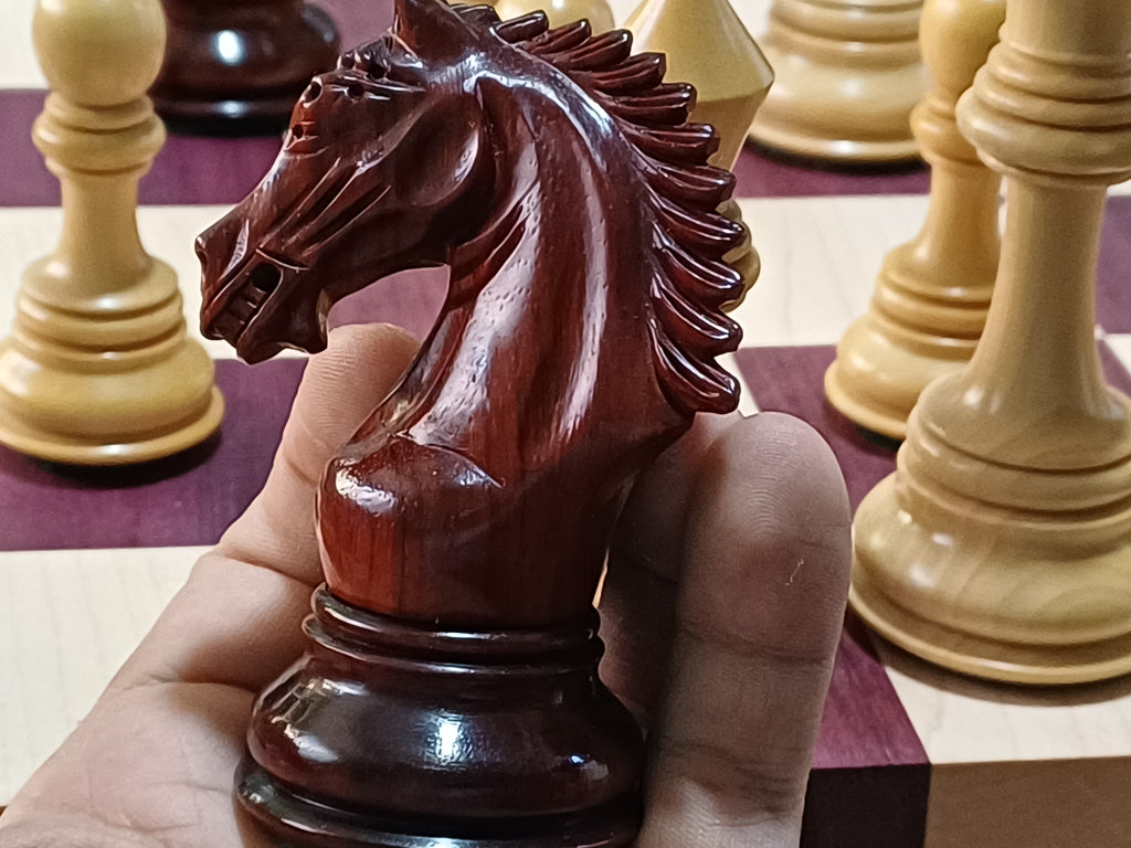 Ajedrez de Lujo Tilted Knight 4.5" | Rosewood (Padauk Africano) y Boj | Royal Chess Mall | Impecable!