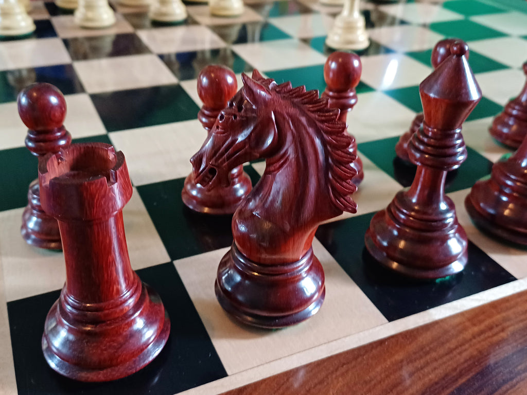 Ajedrez de Lujo Tilted Knight 4.5" | Rosewood (Padauk Africano) y Boj | Royal Chess Mall | Impecable!